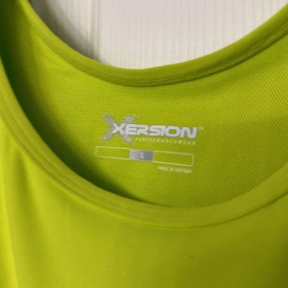 Womens workout tank top with built-in bra. Size large. - Picture 2 of 4